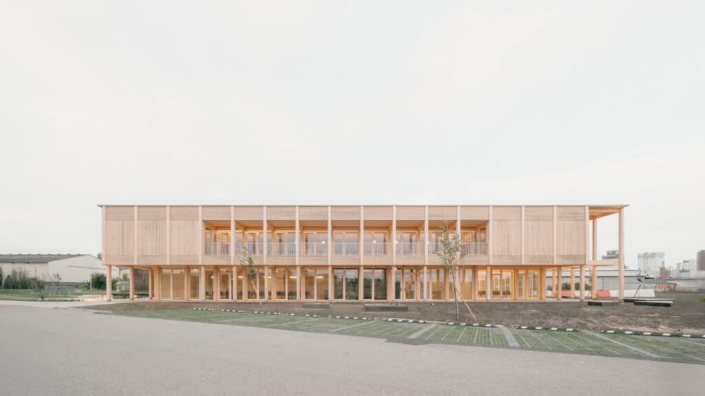 Windkraft Simonsfeld - Zubau Bürogebäude - Holzbau - Außenansicht seitlich
