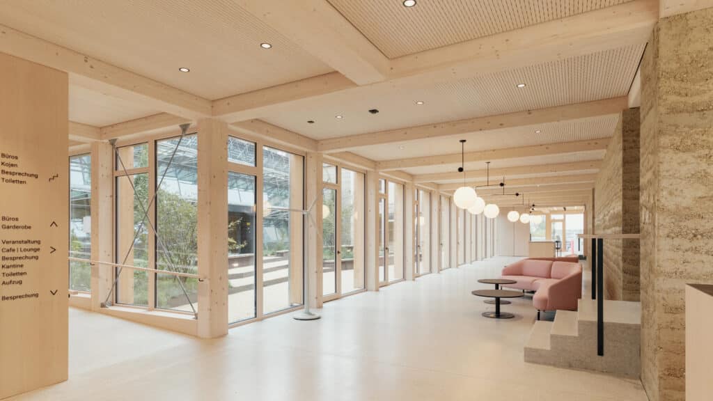 Windkraft Simonsfeld - Zubau Bürogebäude - Holzbau - Blick auf den Innenhof