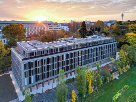 Europäisches Patentamt Wien Großaufnahme neu saniertes Gebäude in Holzbauweise von Strobl Bau - Holzbau | ©EPA